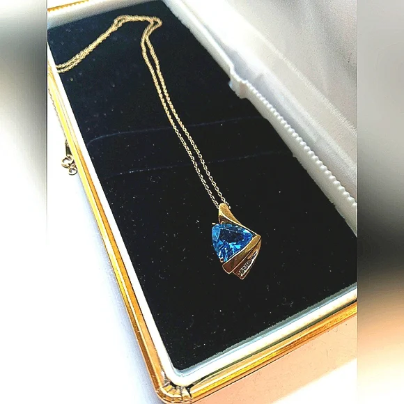 Diamond & Blue Topaz 💙 10KYG pendant & chain. Proceeds to Horse Rescue - Picture 3 of 9